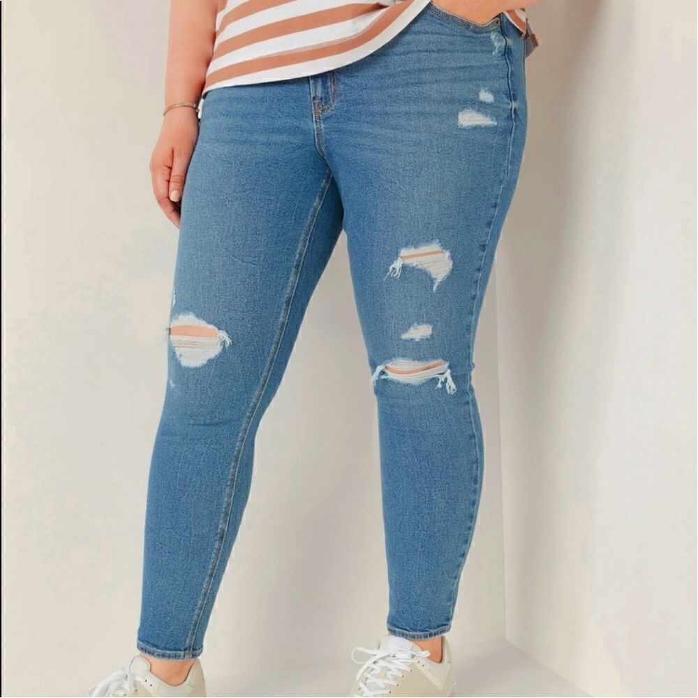 Old Navy Mid-Rise Rockstar Super-Skinny Distressed Jeans NEW Plus Size 28